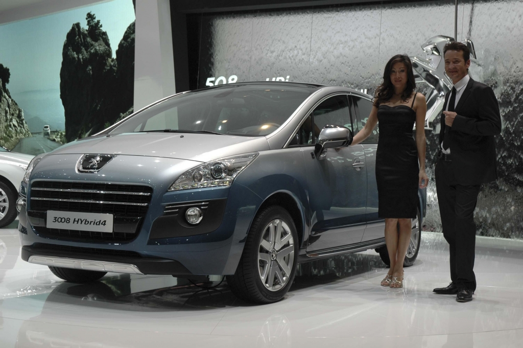 Genf 2011 – Mittelklasse: Peugeot 508, Hyundai i40 cw, Lancia Thema ...