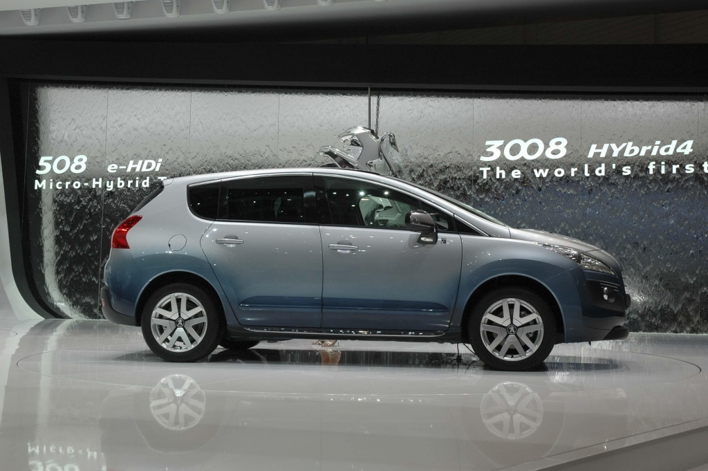 Genf 2011 – Mittelklasse: Peugeot 508, Hyundai i40 cw, Lancia Thema ...