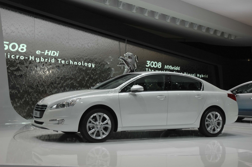 Genf 2011 – Mittelklasse: Peugeot 508, Hyundai i40 cw, Lancia Thema ...