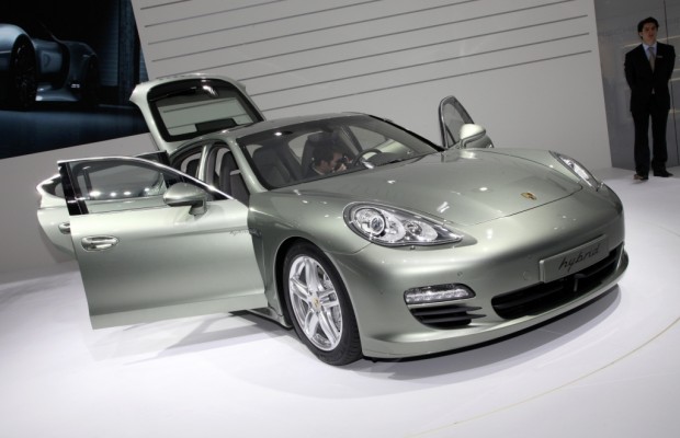 Genf 2011: Porsche Panamera S Hybrid ist Klassenprimus