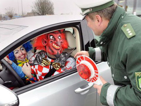 Im Karneval am Steuer? Worauf Narren achten müssen