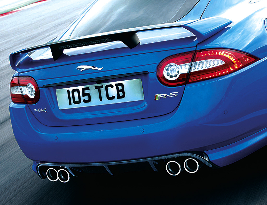 Jaguars 550 PS starkes Sportcoupé XKR-S ist 300 Stundenkilometer schnell