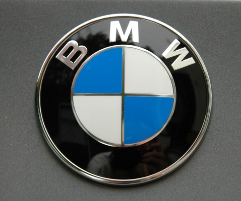 Japan: BMW stellt eine Million Euro zur Verfügung.