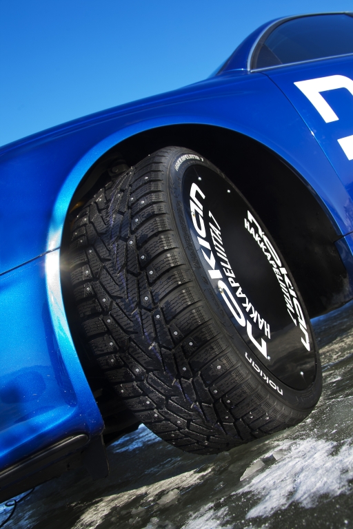 Laitinens Testfahrzeug war ausgestattet mit Winter-Spikereifen des Modells Hakkapeliitta 7 in der Größe 255/35R20 97 T XL