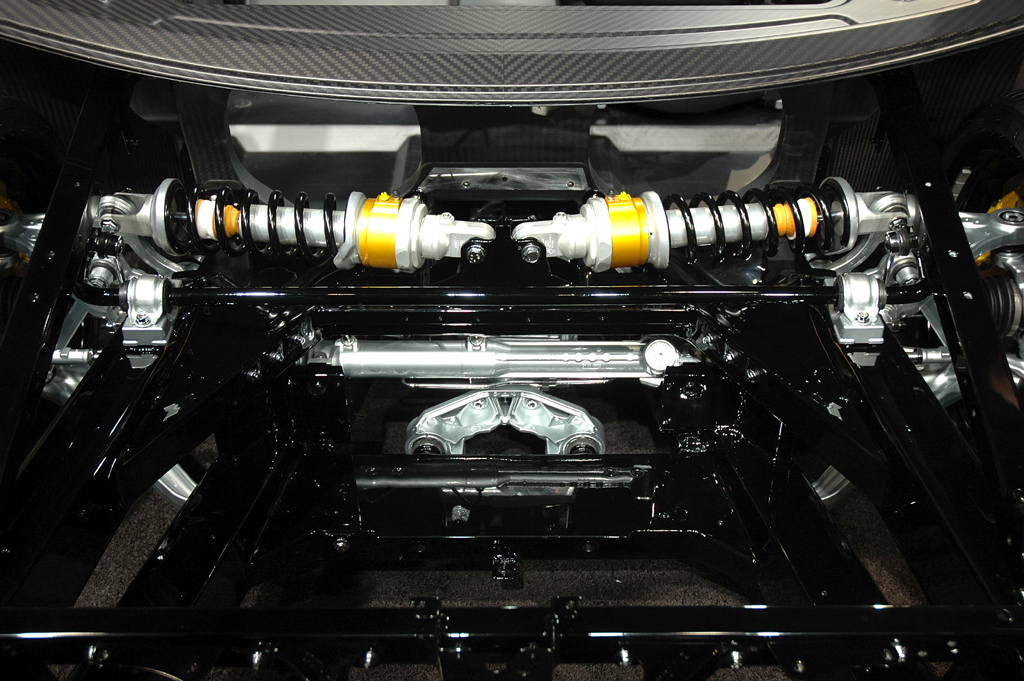 Lamborghini Aventador: Blick auf die Aufhängung, hier ebenfalls noch beim Rolling Chassis. 