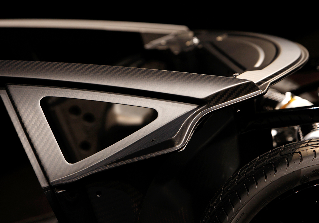 Lamborghini-Leichtbau: Detailaufnahme des komplett aus Kohlefaser bestehenden Monocoques. 