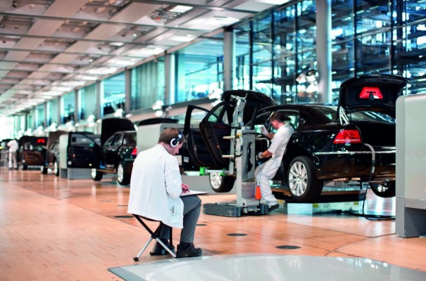 Leipziger Künstler zeichnet Phaeton-Fertigung