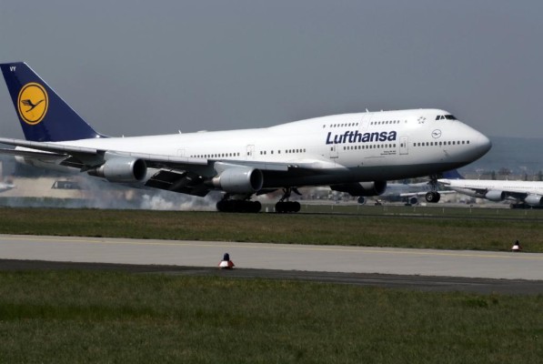 Lufthansa führt Runderneuerung der Boeing 747-Kabine durch