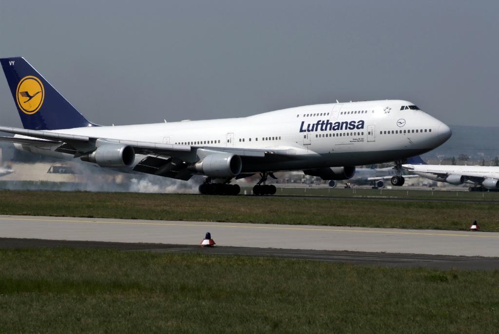 Lufthansa führt Runderneuerung der Boeing 747-Kabine durch