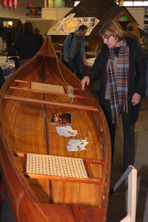 Magdeboot 2011: Größte Yacht der Messe eingekrant
