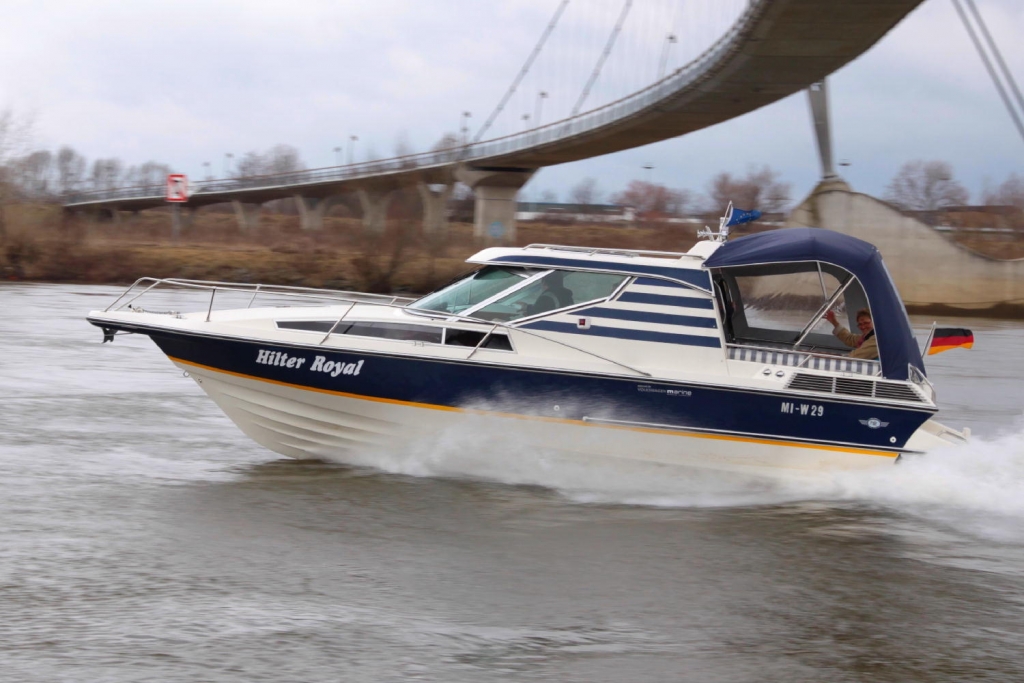 Magdeboot 2011: Größte Yacht der Messe eingekrant