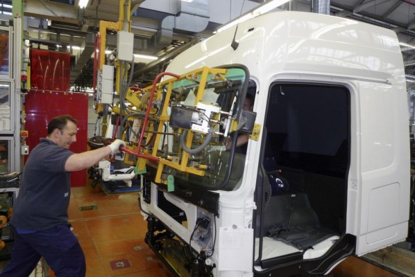 Mercedes-Benz stellt mehr Mitarbeiter ein