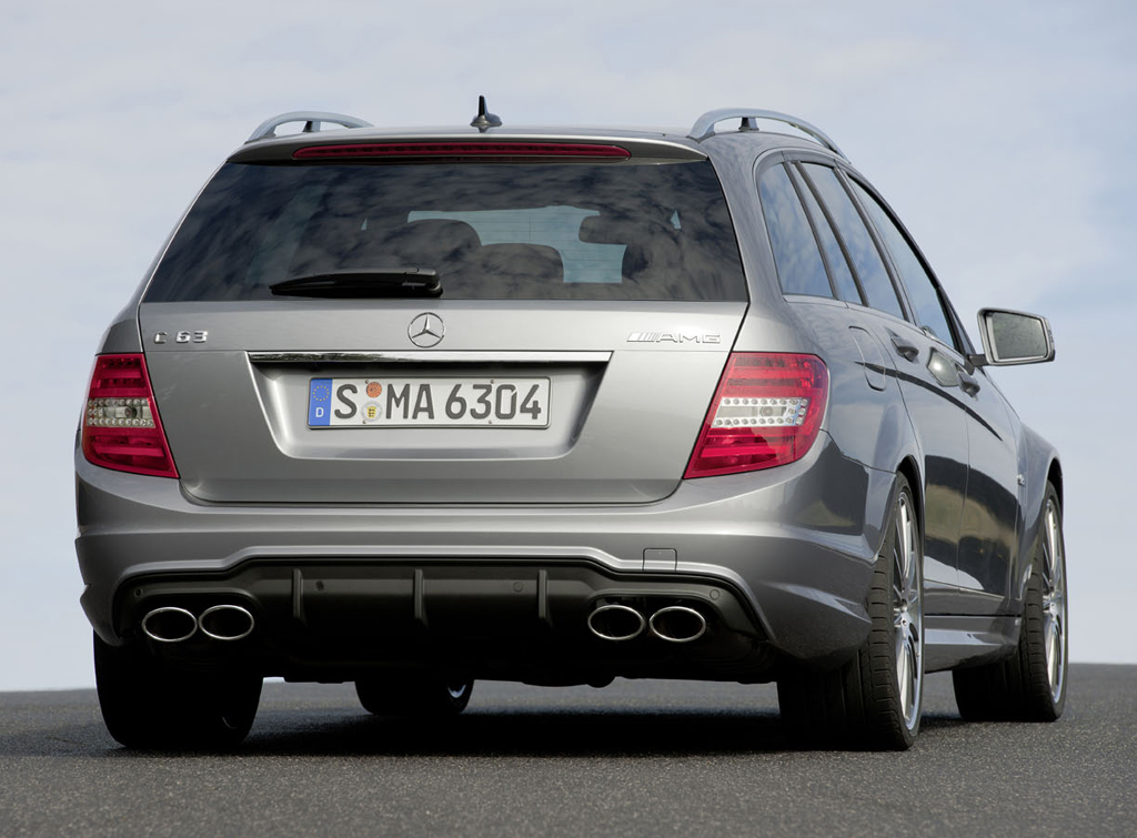 Mercedes C63 AMG: Auffällig am Heck ist der schwarze Diffusoreinsatz unten. 