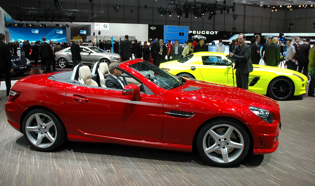 Mercedes in Genf: Deutlich markanter kommt die Neuauflage des SLK-Roadsters daher. 