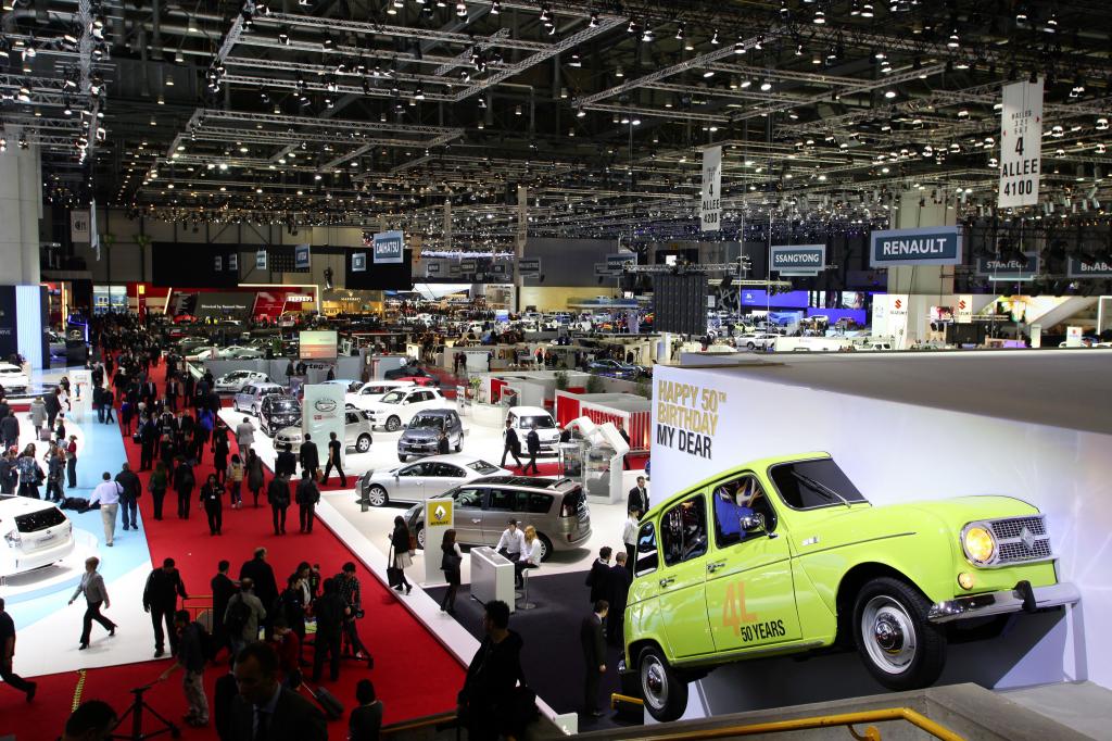 Messegeschehen auf dem Genfer Autosalon 2011.
