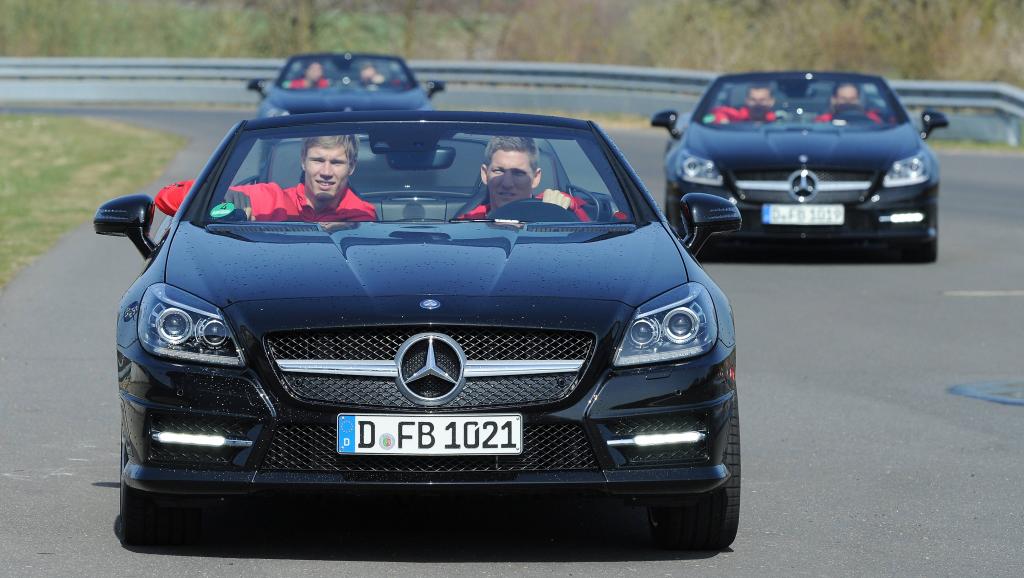 Nationalspieler testen den Mercedes-Benz SLK Roadster