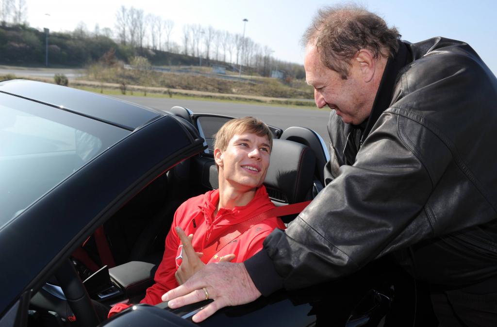 Nationalspieler testen den Mercedes-Benz SLK Roadster