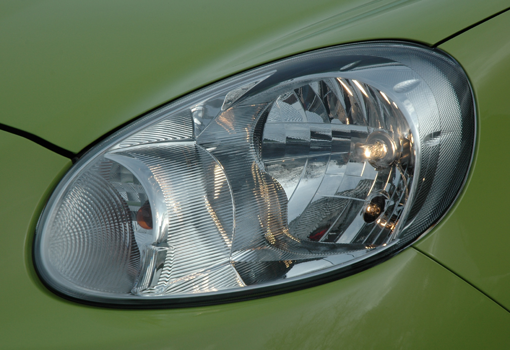 Nissan Micra: Moderne Leuchteinheit vorn.