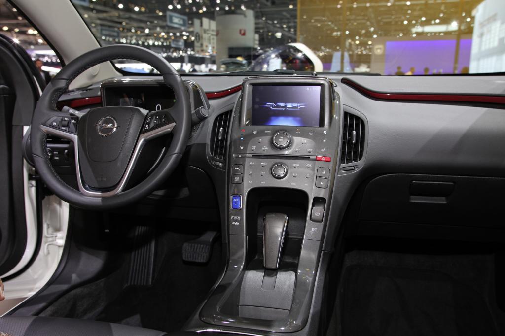 Opel Ampera.