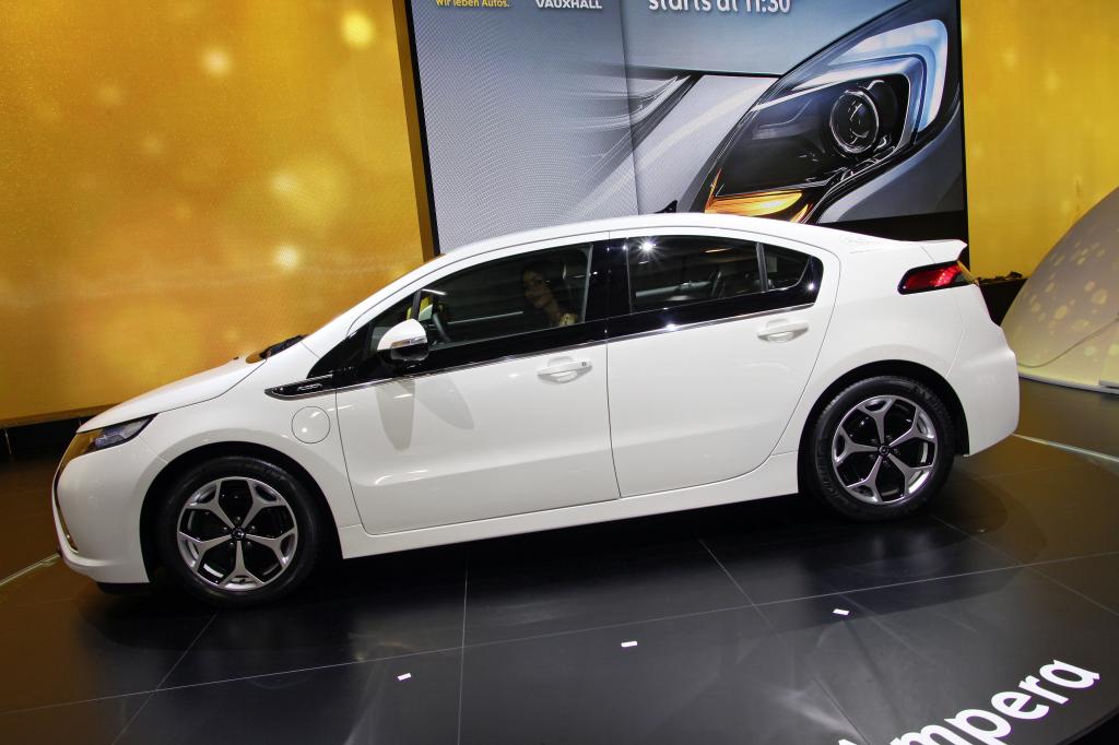 Opel Ampera.