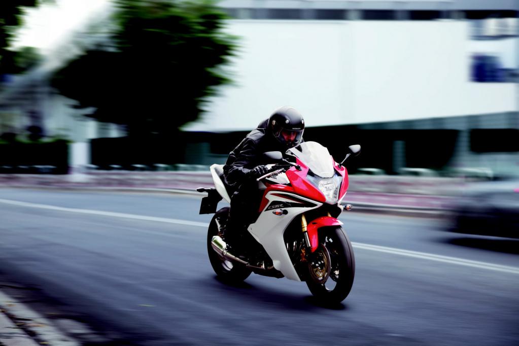 Perfekte Synthese aus Sportlichkeit und Alltagstauglichkeit: die neue Honda CBR 600F. 