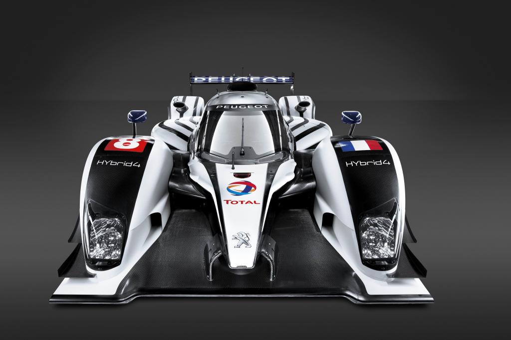 Peugeot testet den 908 Hybrid4 in Le Mans