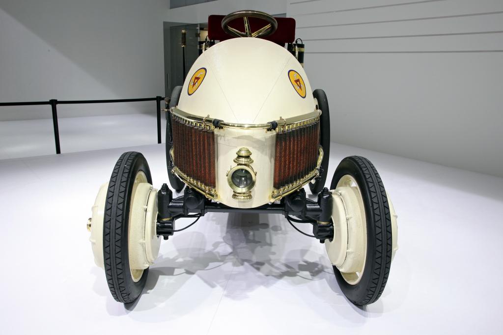 Porsche Ur-Hybrid.