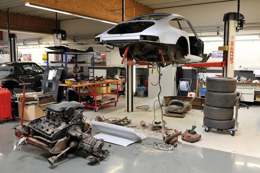 Restaurierung eines 911 bei Porsche Classic.
