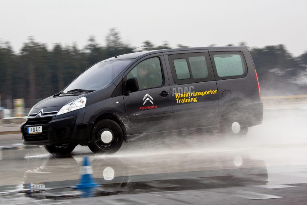 TÜV Rheinland: Praxisschulungen für Transporter-Fahrer 