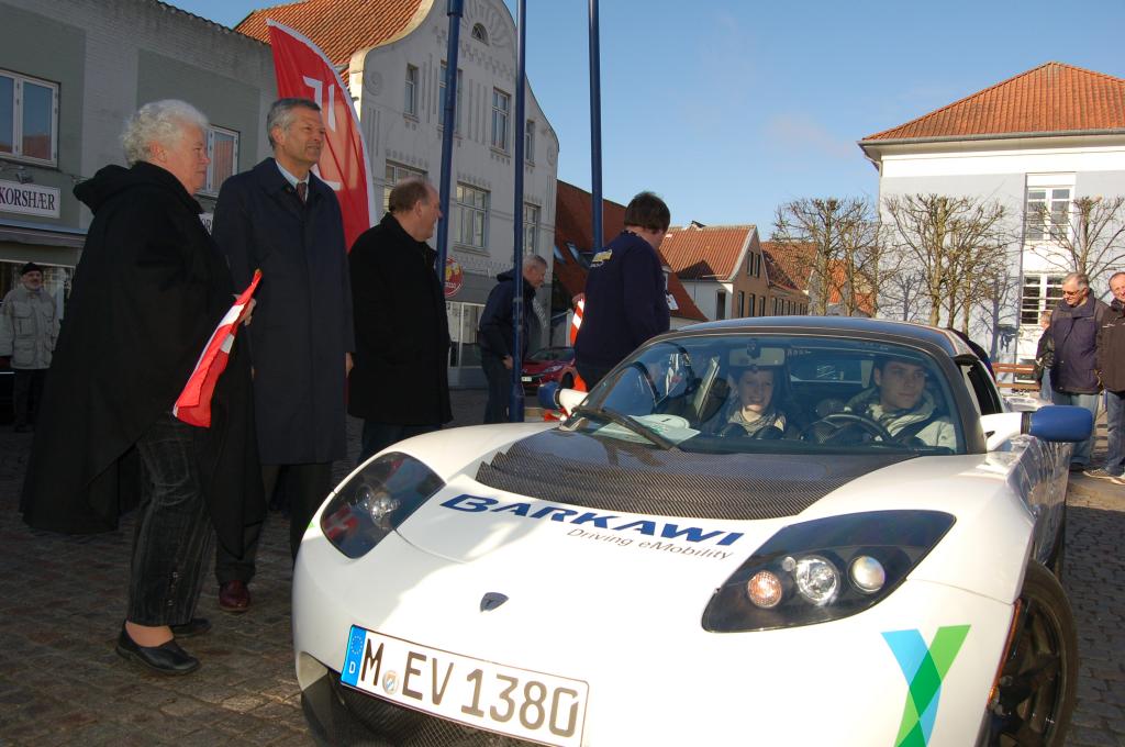 Tesla Roadster gewinnt 1. Nordeuropäische E-Mobil-Rallye