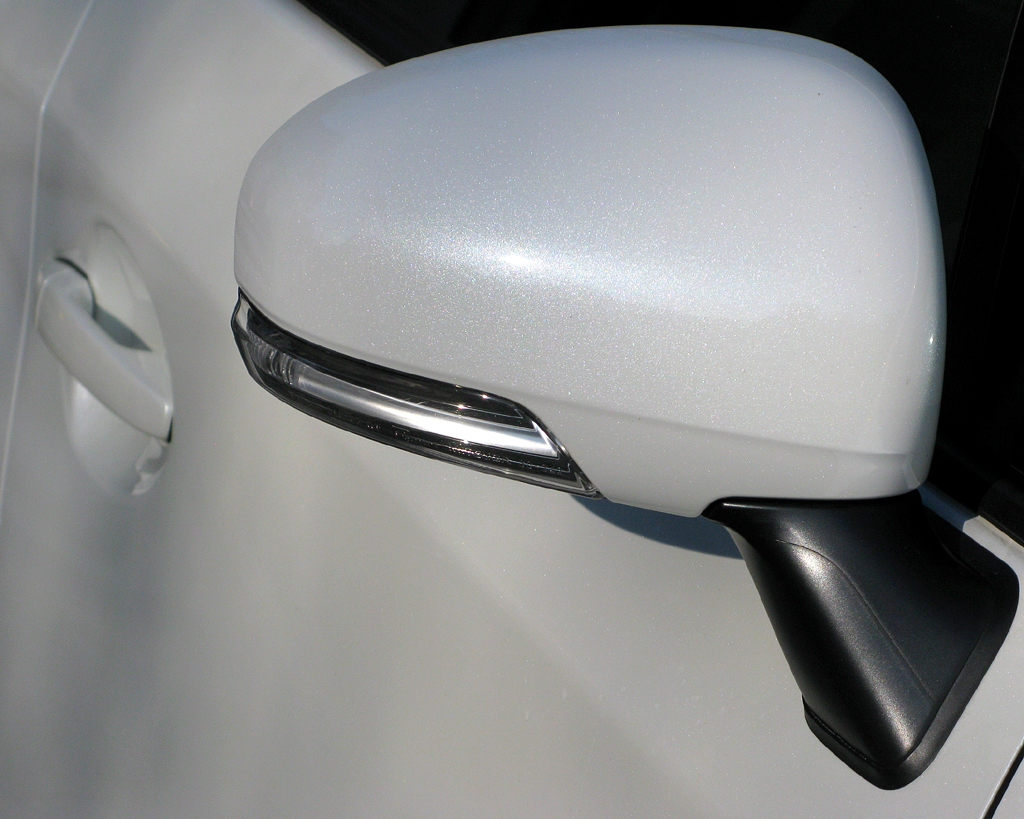 Toyota Prius: In die Außenspiegel sind Blinkerleisten integriert. 