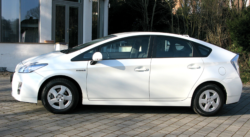 Toyota Prius: Und so sieht der geräumige Fünfsitzer von der Seite aus.