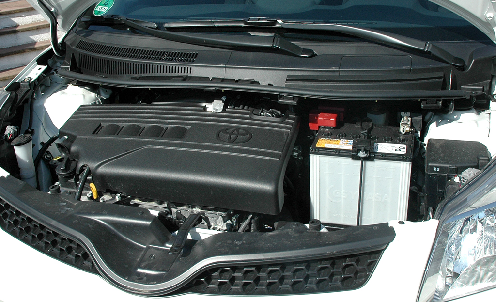 Toyota Urban Criuser: Blick unter die Motorhaube auf den 1,33-Liter-Vierzylinder. 