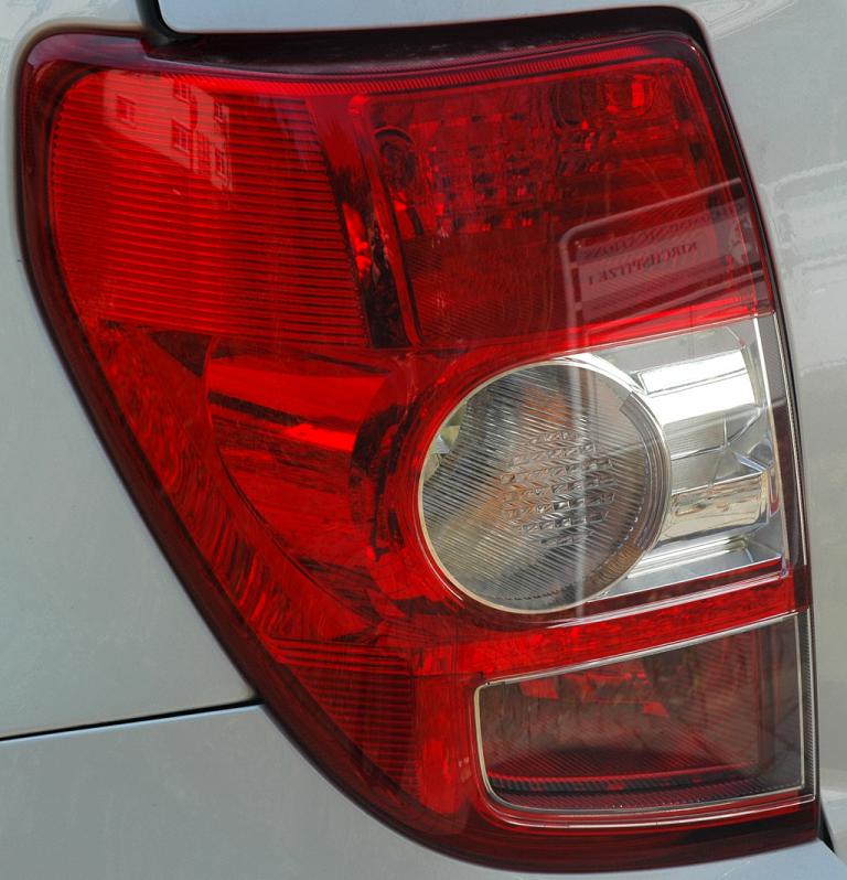Toyota Urban Criuser: Hochformatige Leuchteinheit hinten. 
