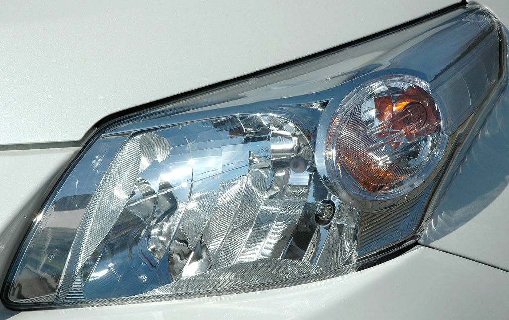 Toyota Urban Criuser: Moderne Leuchteinheit vorn. 
