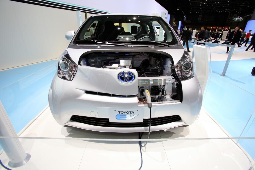 Toyota iQ EV.
