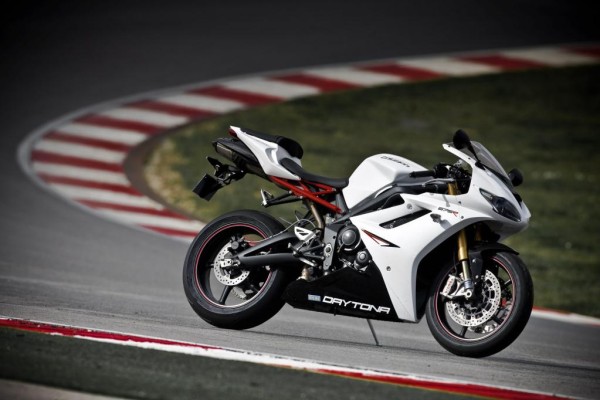Triumph Daytona mit sportlicher Schwester 