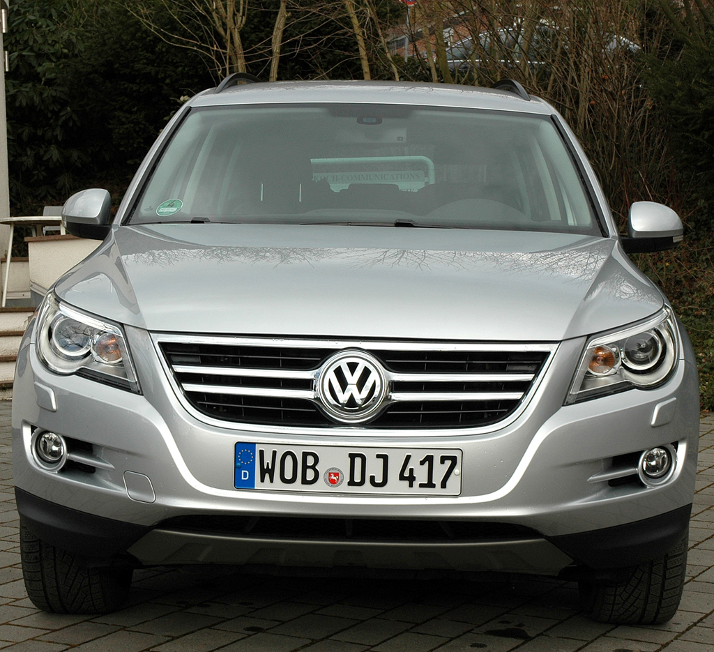 VW Tiguan: Blick auf die Frontpartie des kompakten SUV. 