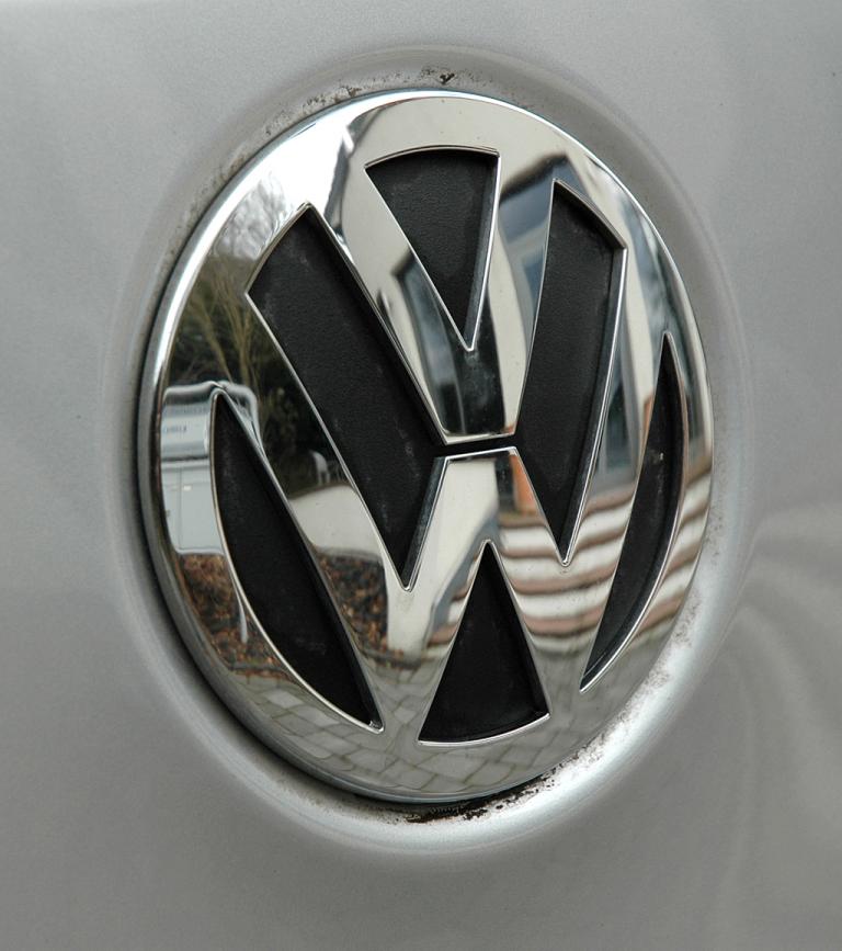 VW Tiguan: Das Markenlogo sitzt hinten in der Mitte der Hecktür. 