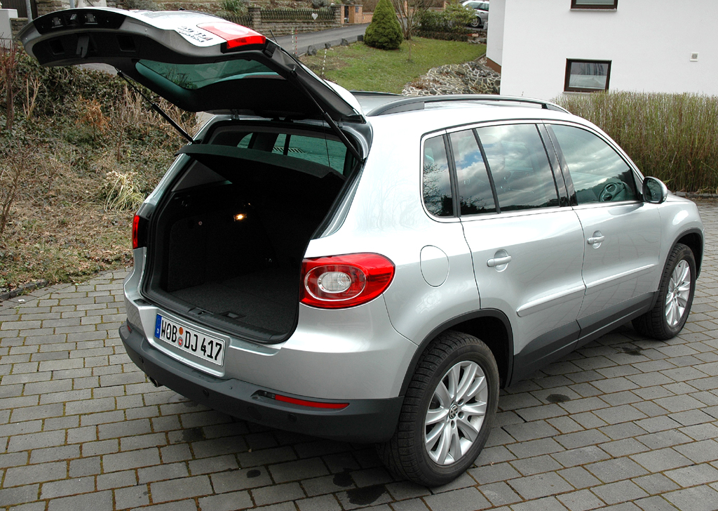 VW Tiguan: Ins Gepäckabteil passen 470 bis 1510 Liter hinein. 