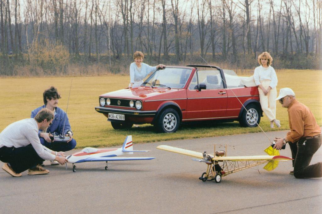 Vier Personen fanden im Golf Cabrio Platz