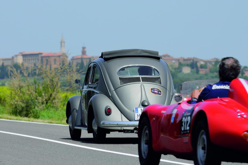 Volkswagen startet mit zwei Käfern bei der Mille Miglia 2011