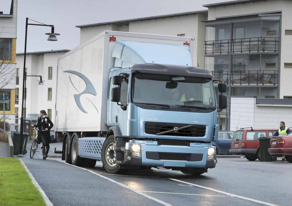 Volvo startet Verkauf von Hybrid-Lastwagen