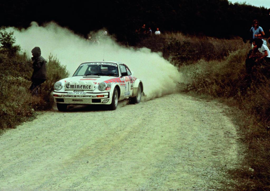Walter Röhrl und Christian Geistdörfer mit dem Porsche 911 SC..