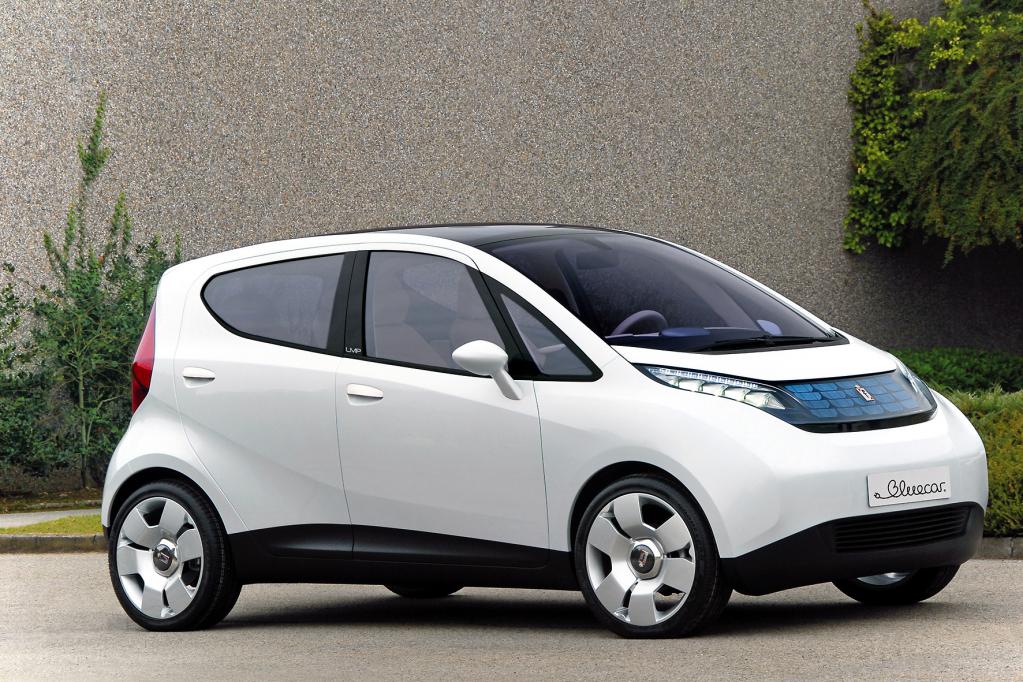 Zur Lösung des Pariser Verkehrsdilemmas soll das Elektroauto Bluecar beitragen. 