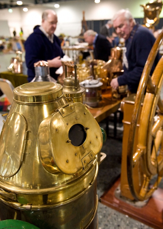 „imWasser Bootsschau“ Bremerhaven: Gebrauchtbootmarkt und maritimer Flohmarkt  | foto: messe bremen/jan rathke 