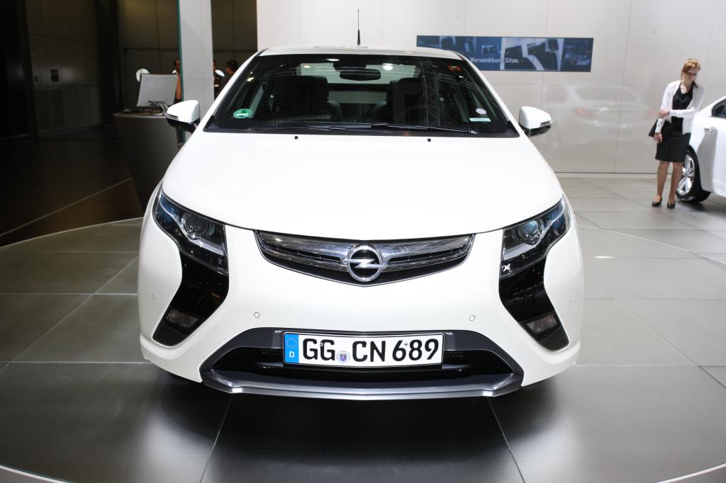 AMI 2010: Opel Ampera 