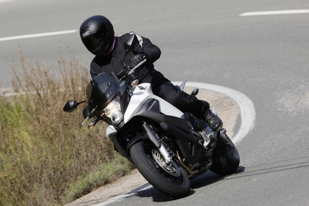 Als Antrieb dient ein 800ccm starker V4