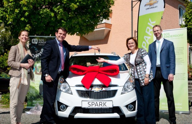 Chevrolet spendet Spark für SOS-Jugendhilfen Erding