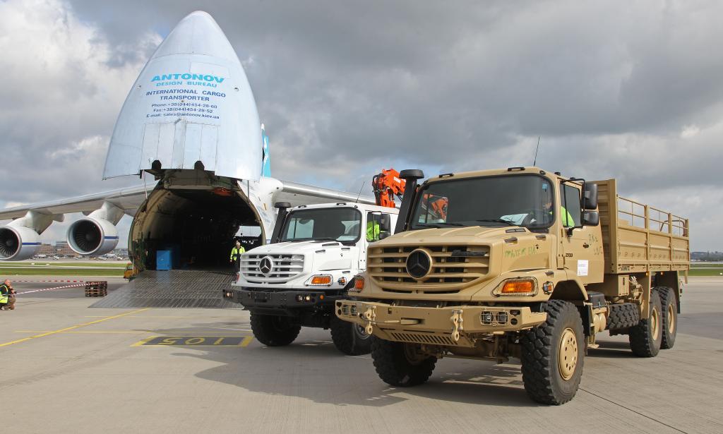 Daimler spendet 50 Fahrzeuge für Japan.
